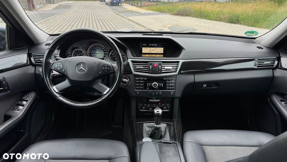 Mercedes-Benz Klasa E 200 CGI BlueEffICIENCY Avantgarde - 25