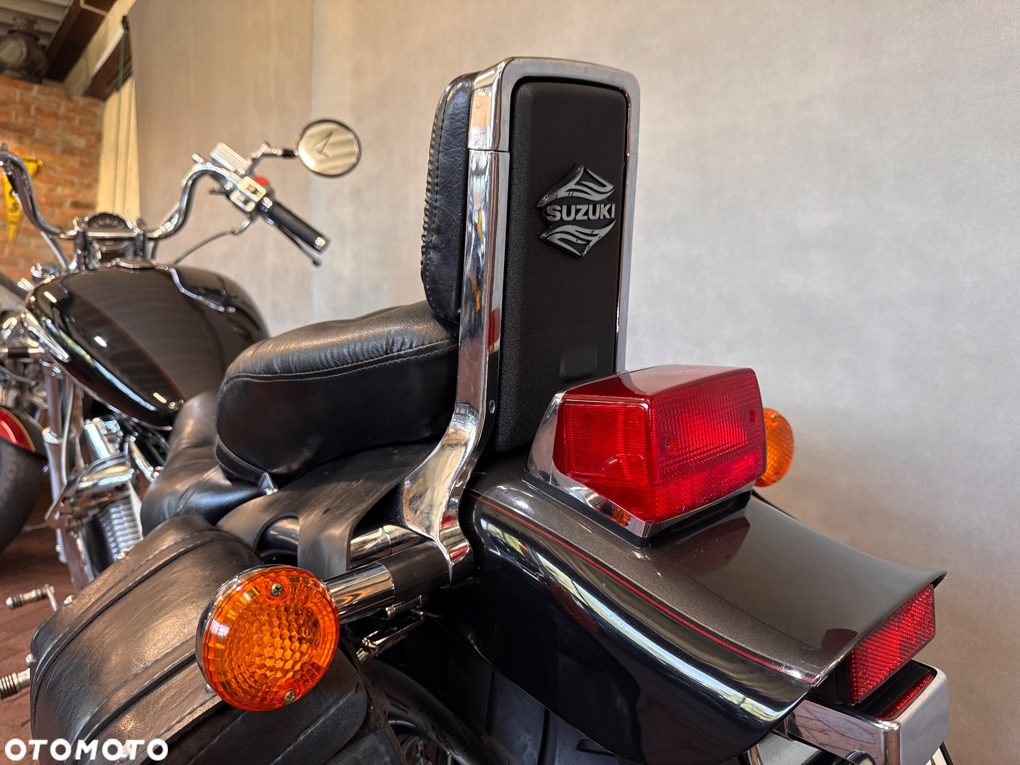 Suzuki Intruder - 13
