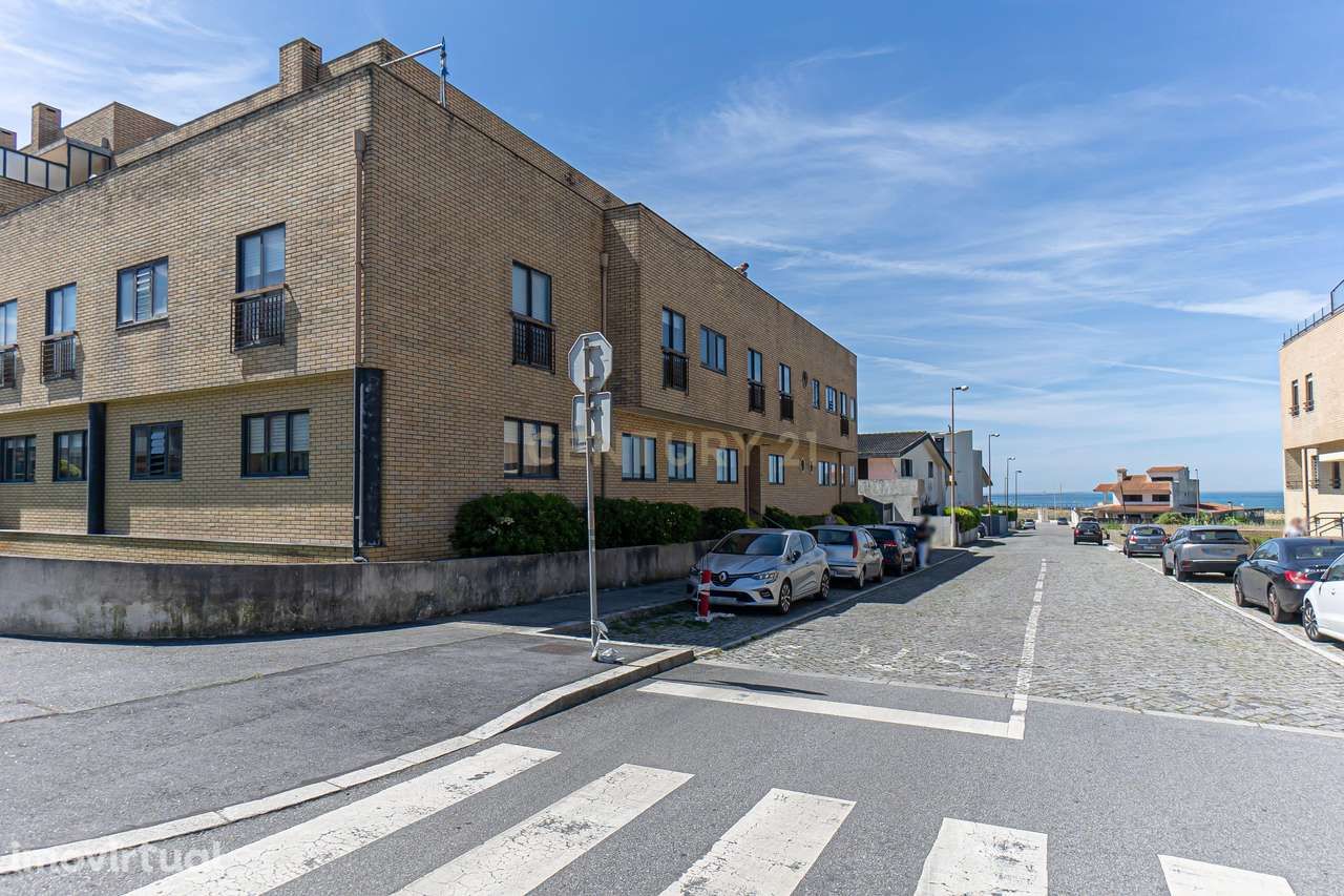 Apartamento T1 de Luxo para Arrendamento – Rua das Algas, a Segundos d - Grande imagem: 2/30