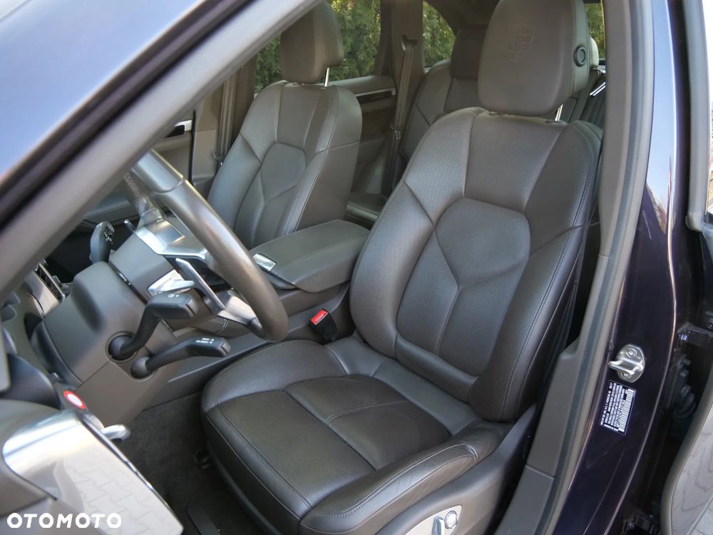 Porsche Cayenne Platinum Edition - 12