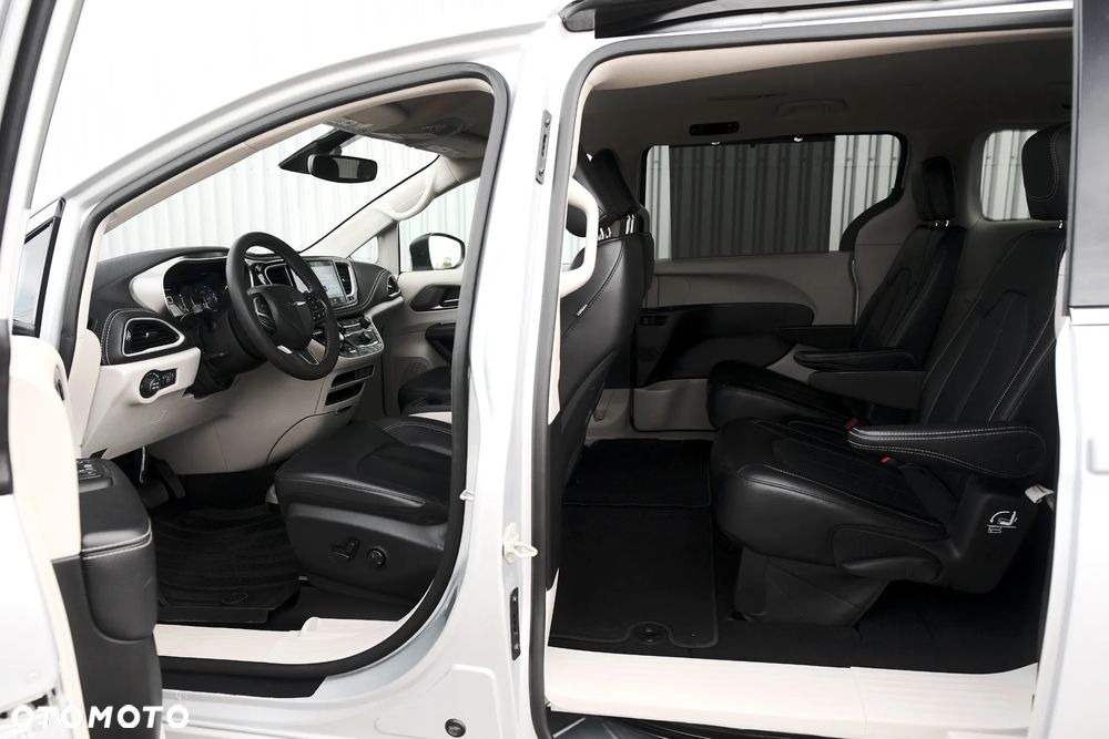 Chrysler Pacifica - 34