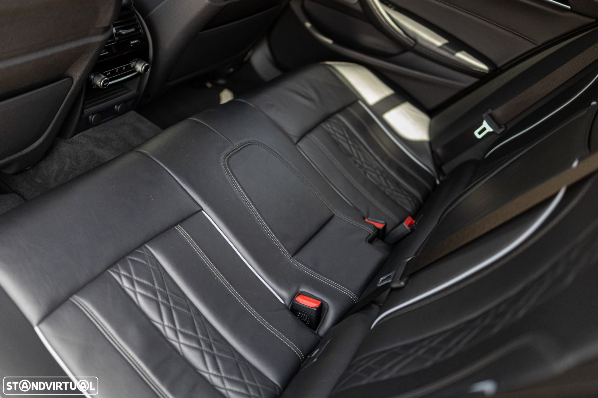 BMW 540 d xDrive Pack M Auto - 32