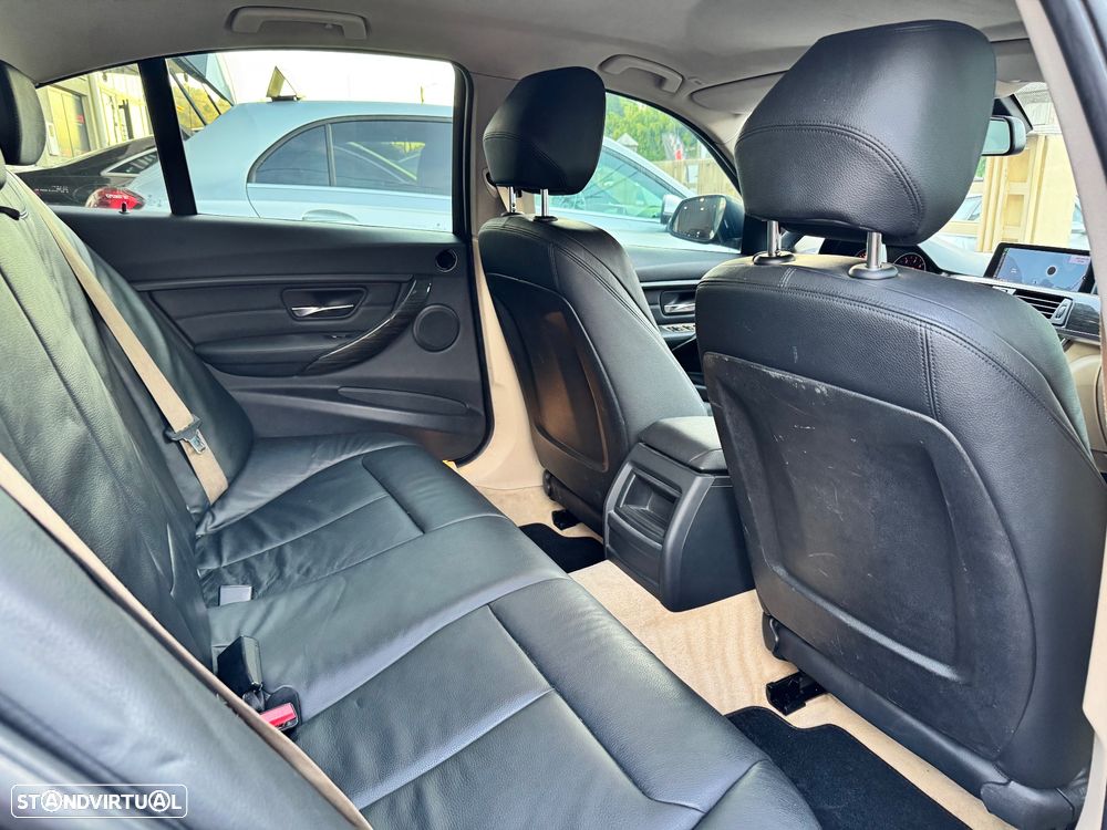 BMW 320 d DPF Blue Performance Edition Sport - 32
