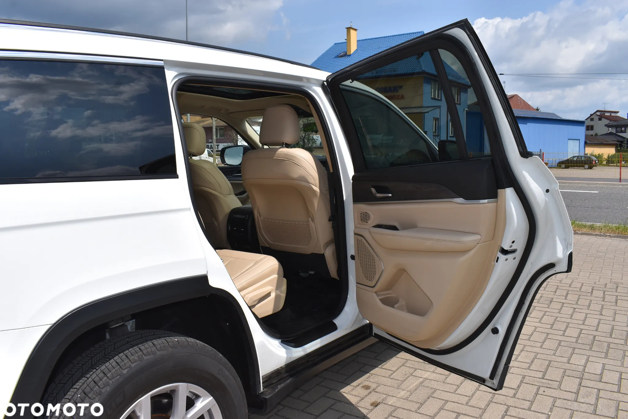 Jeep Grand Cherokee - 22