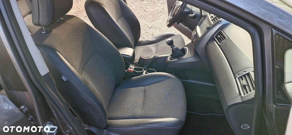 Toyota Verso 1.8 Premium 7os - 14