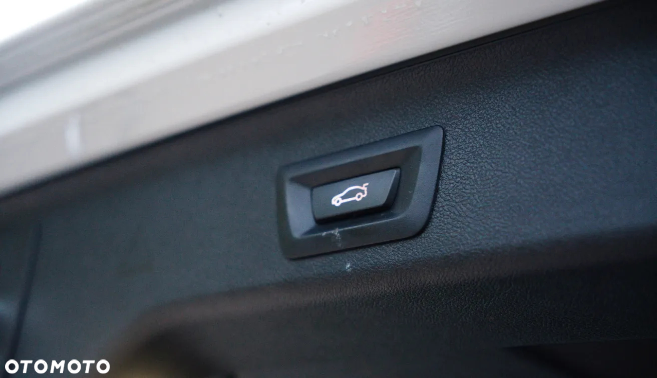 BMW Seria 5 520i - 10