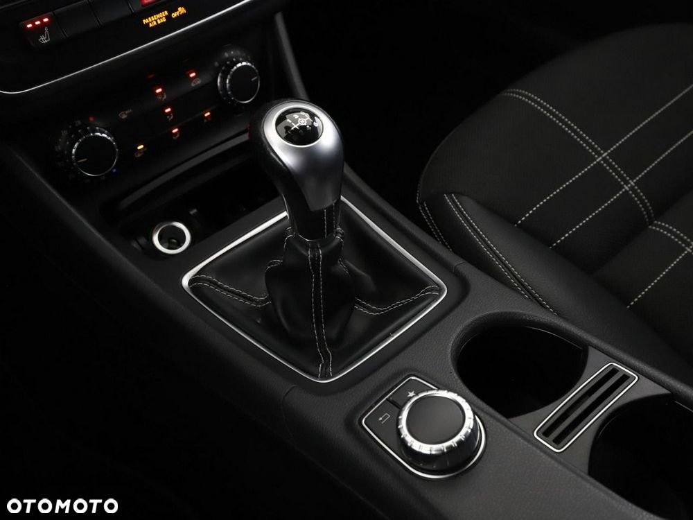 Mercedes-Benz CLA 180 Urban - 27