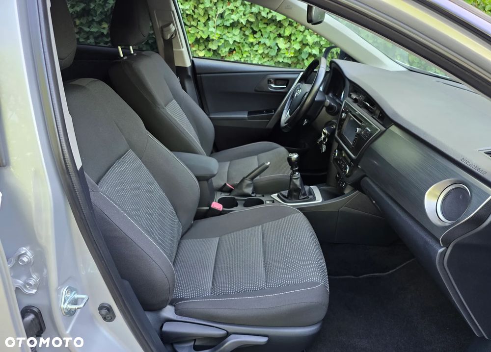 Toyota Auris - 25