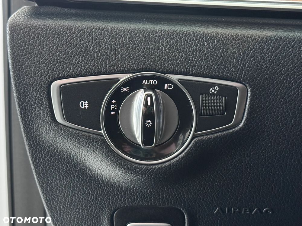 Mercedes-Benz Klasa E 300 9G-TRONIC - 26