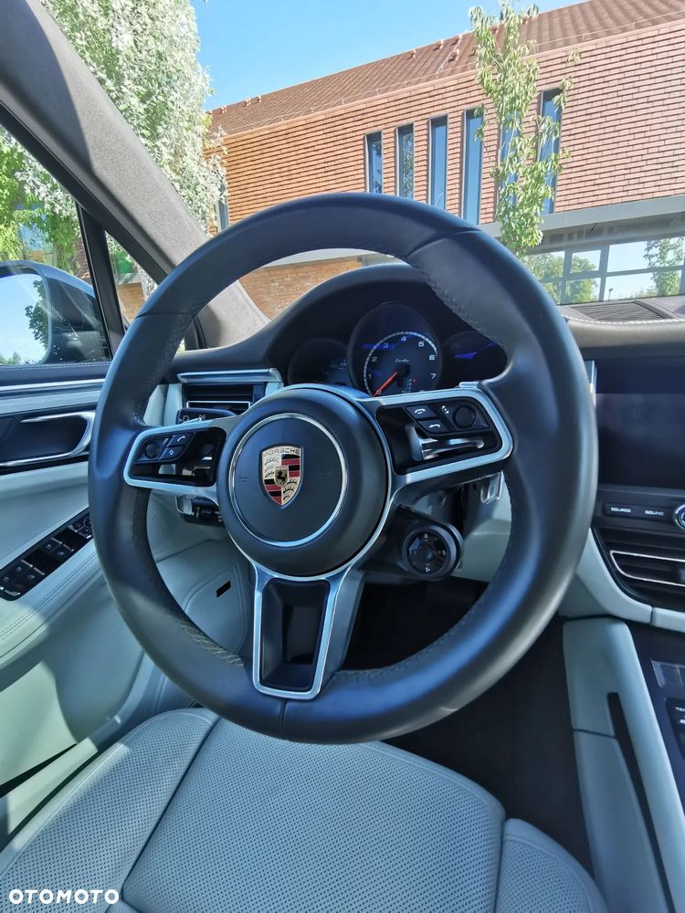 Porsche Macan Turbo - 11