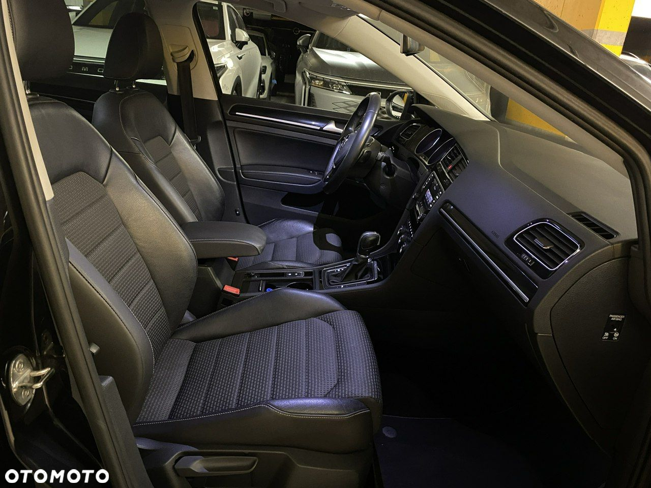 Volkswagen Golf - 11