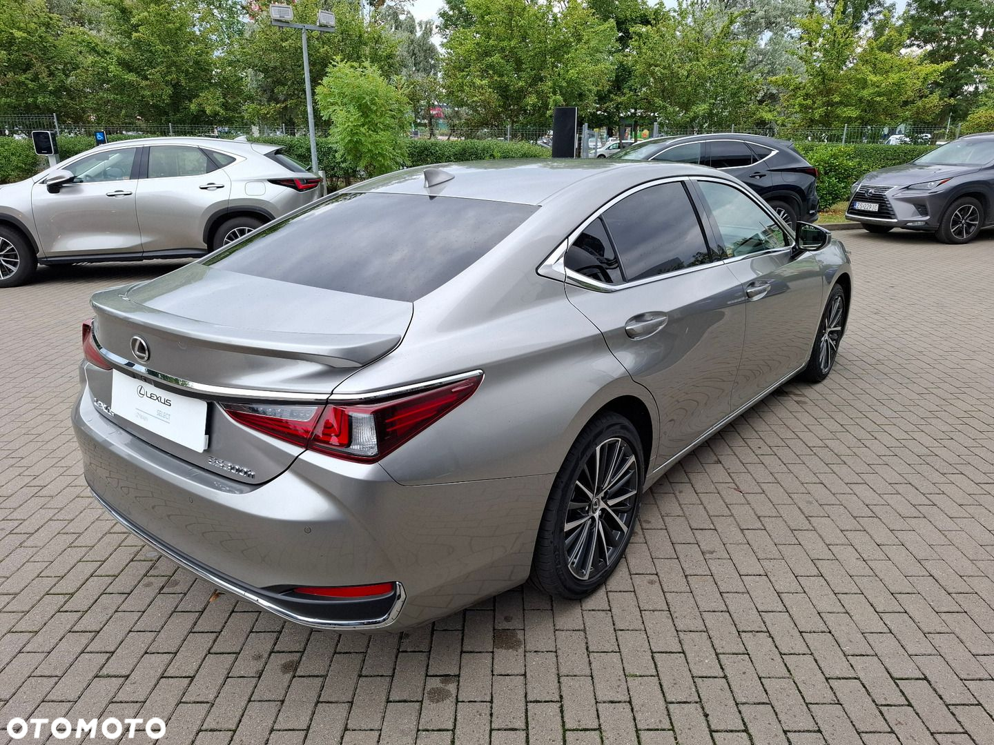 Lexus ES - 5