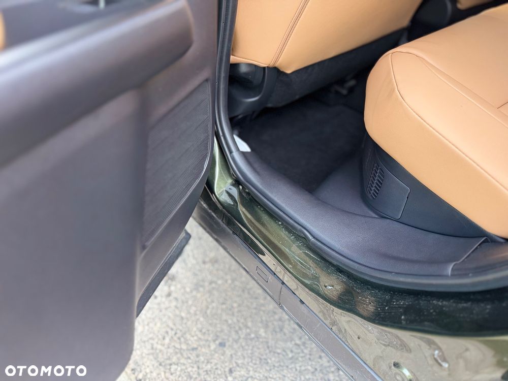 Lexus UX 300h F Sport AWD - 14