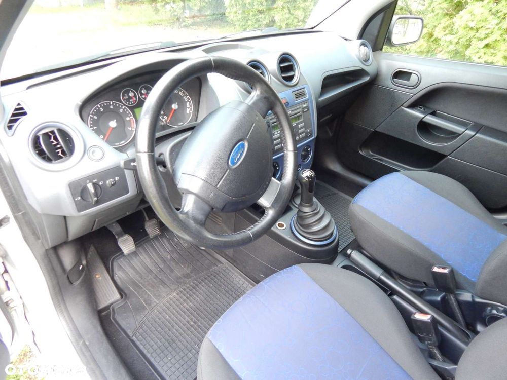 Ford Fiesta 1.3 Trend - 16