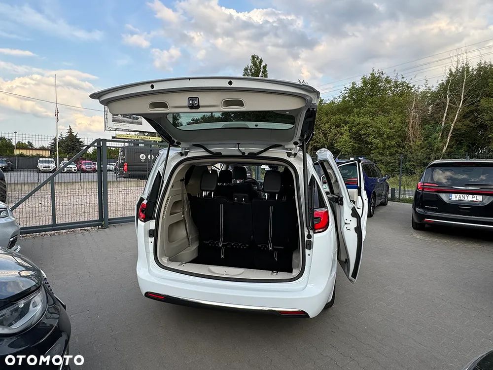 Chrysler Pacifica - 6