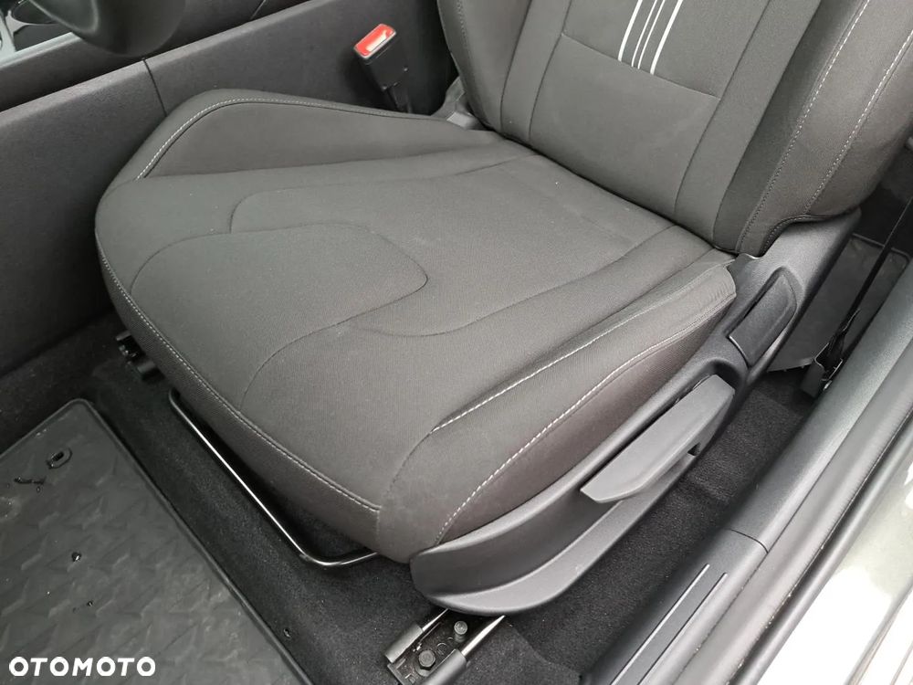 Hyundai Elantra - 12