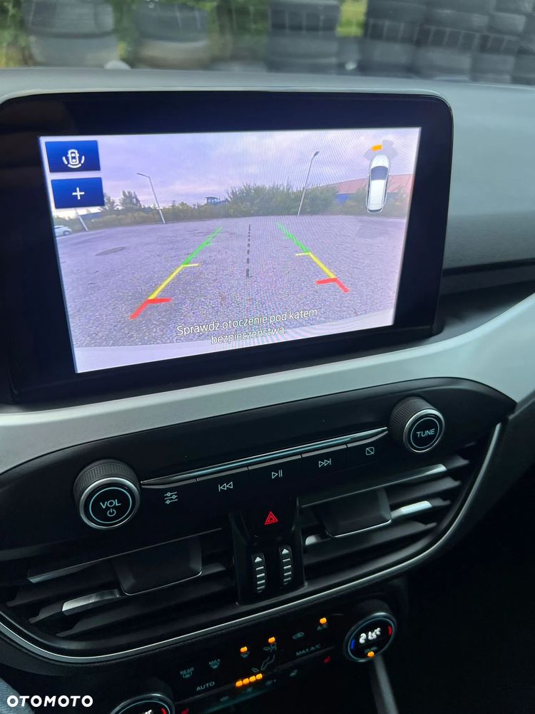 Ford Focus Turnier 2.0 EcoBlue Start-Stopp-System TITANIUM - 26