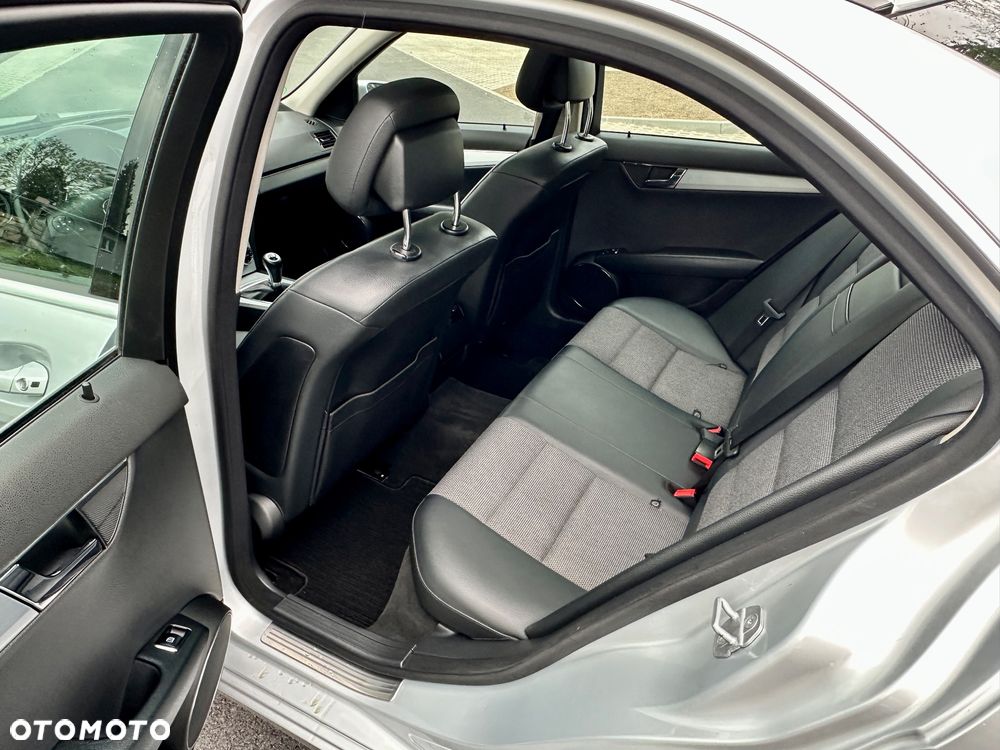 Mercedes-Benz Klasa C 180 BlueEFFICIENCY Avantgarde - 6