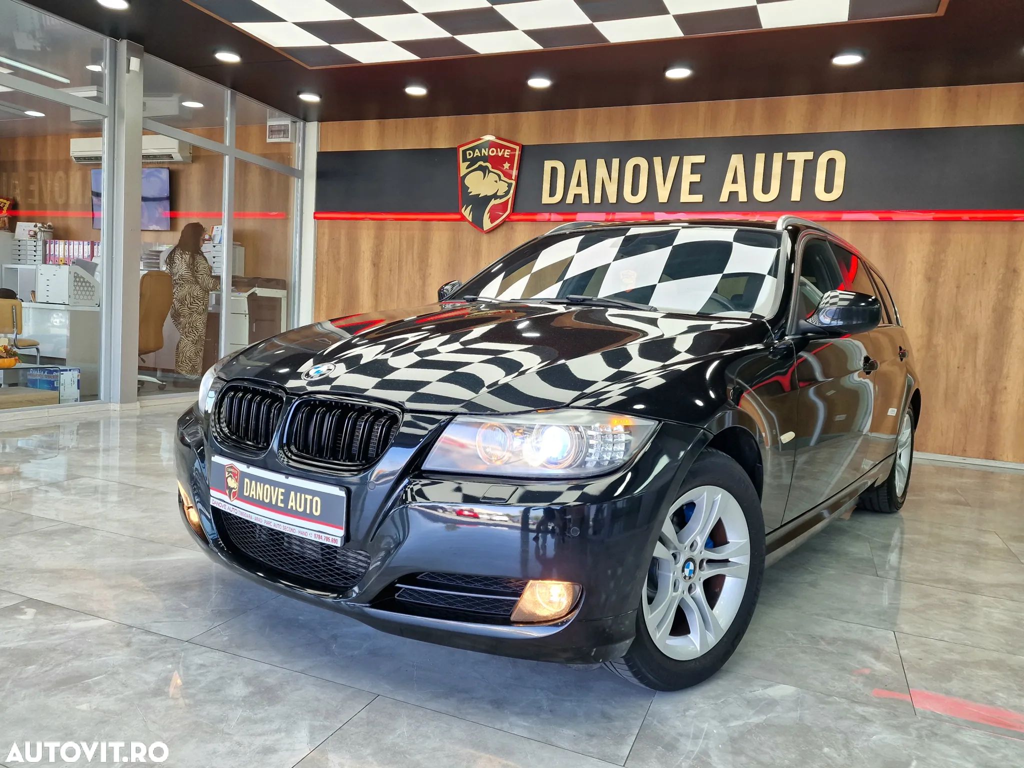 BMW Seria 3 320d DPF Touring Aut. - 1