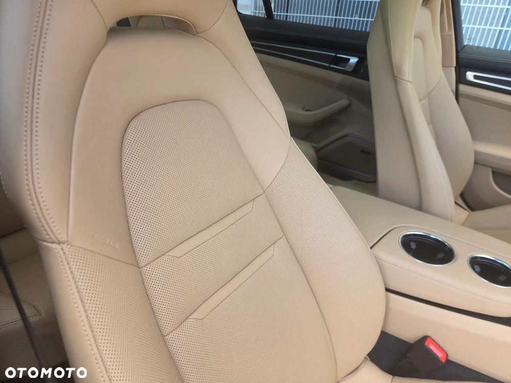 Porsche Panamera 4 E-Hybrid Platinum Edition - 19