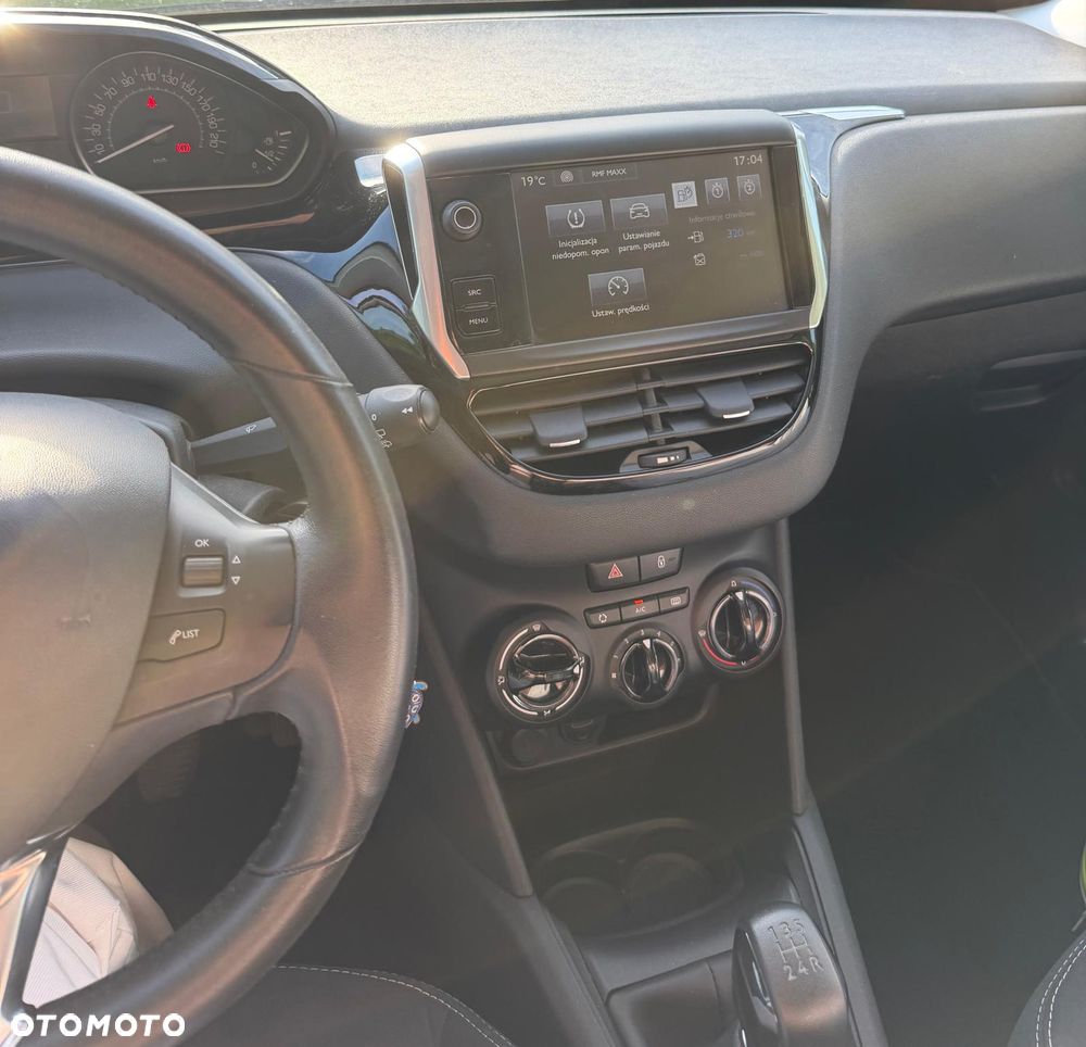 Peugeot 208 1.2 PureTech GPF Signature S&S - 17