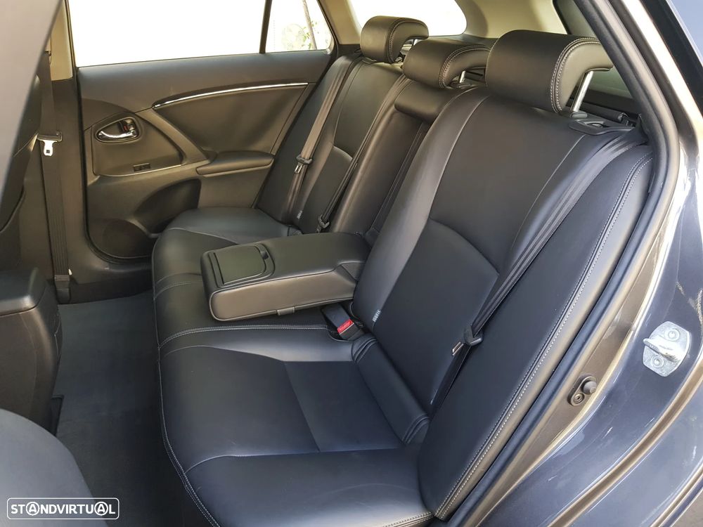 Toyota Avensis SW 2.0 D-4D Exclusive - 32