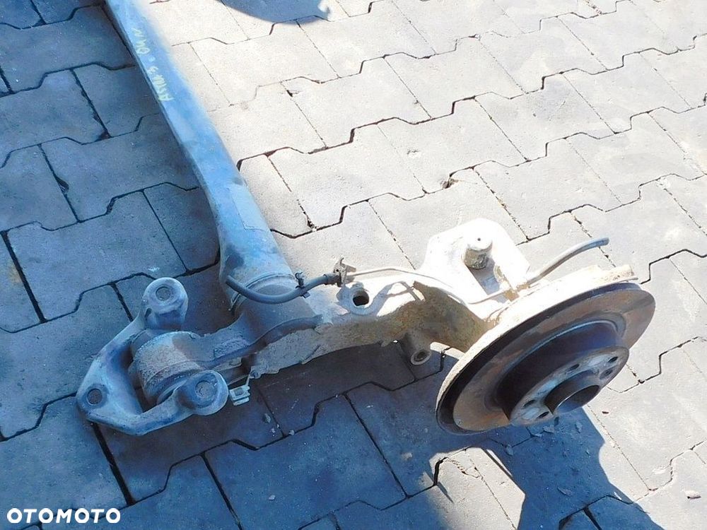 OPEL ASTRA H III 1.6 04r BELKA WÓZEK ZAWIESZENIA TYŁ KOMPLET PIASTY KOMBI - 8