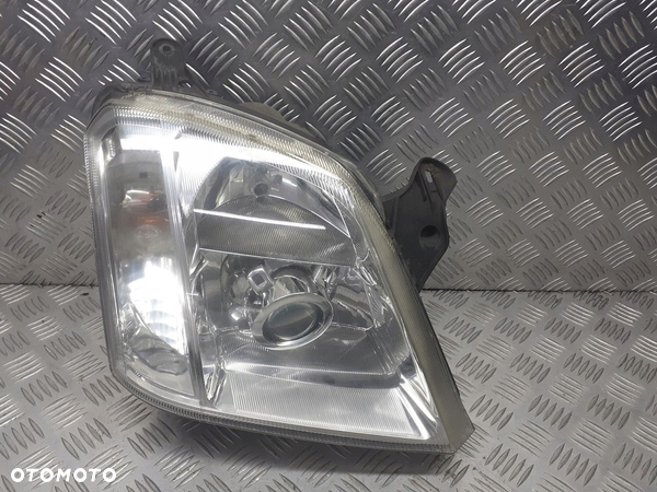 LAMPA PRAWA PRZEDNIA OPEL MERIVA A 1.4 16V 93321055