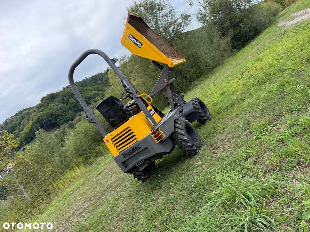 Thwaites Wozidło  Budowlane Rolnicze 4x4. Ładowność 1,5 tony. Obrót+Wysokie podnoszenie+KIPER Wysoki! Sprowadzone z Norweskiej szkółki roślinnej. Maszyna w bardzo ładnym stanie. Bez luzów i wycieków. Silnik Yanmar 3cyl. Potężna moc a maszyna bardzo mała i zwinna.  3 prędkośći jazdy. Oświetlenie rozbudowane LED. Wielka Okazja! Opony jak Nowe!  Górny wysyp i obrót! Tanio Polecam! - 4