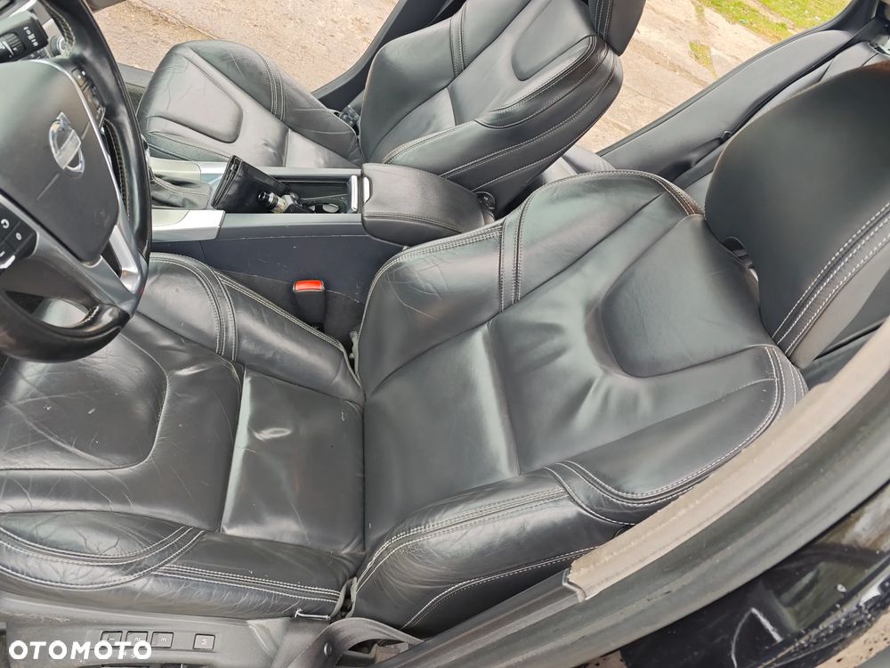 Volvo V60 D6 AWD Plug-in Hybrid R-Design Summum - 17