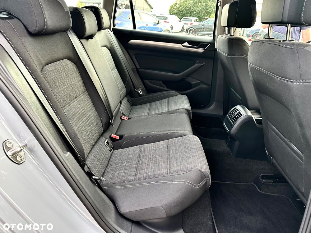Volkswagen Passat 2.0 TSI Elegance DSG - 34