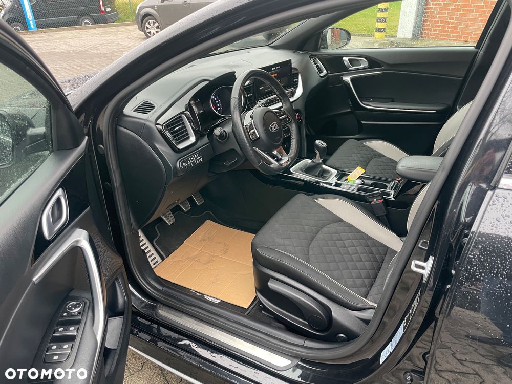 Kia ProCeed 1.5 T-GDI GT Line - 34