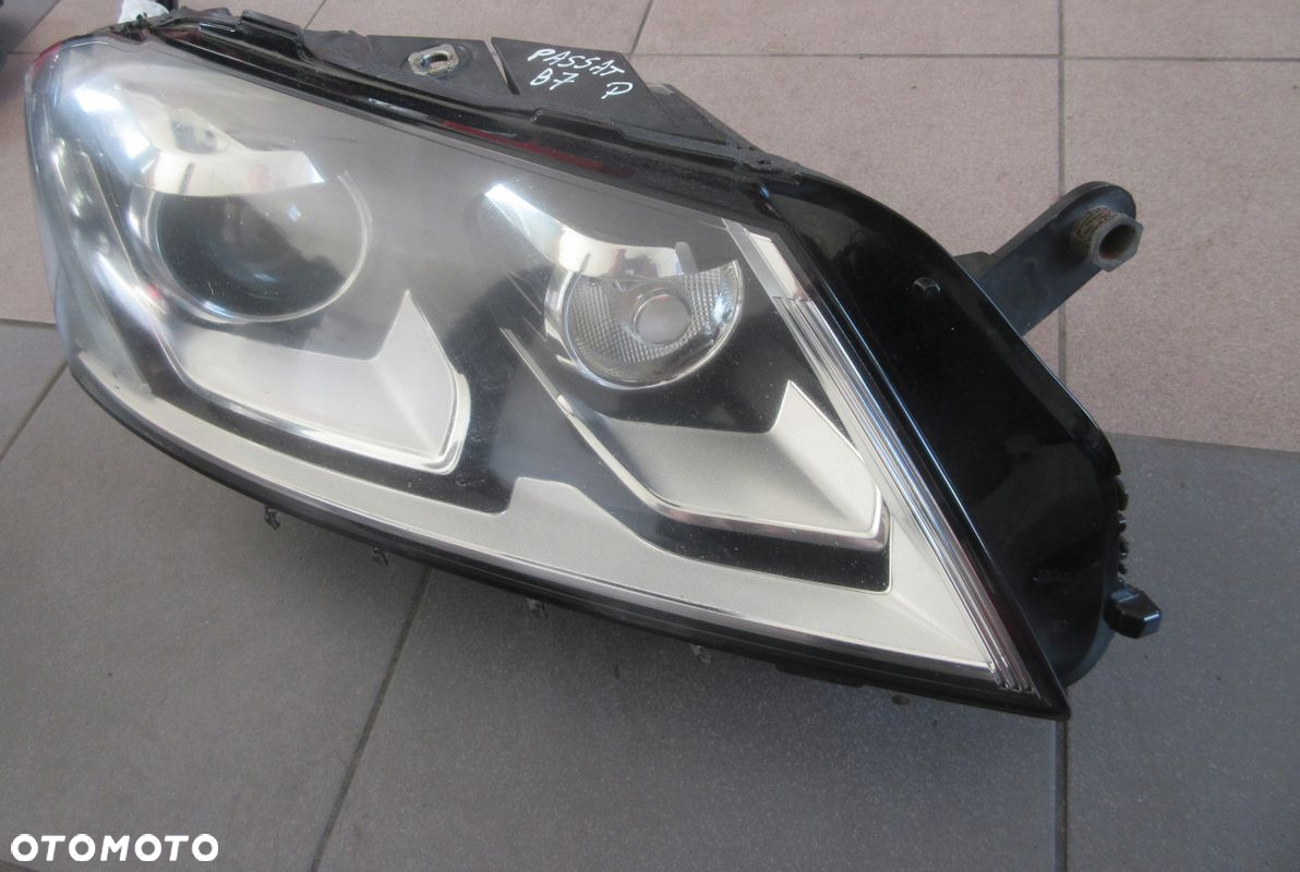 LAMPA REFLEKTOR PRAWY VW PASSAT B7 BI-XENON SKRĘTNY LED - 2