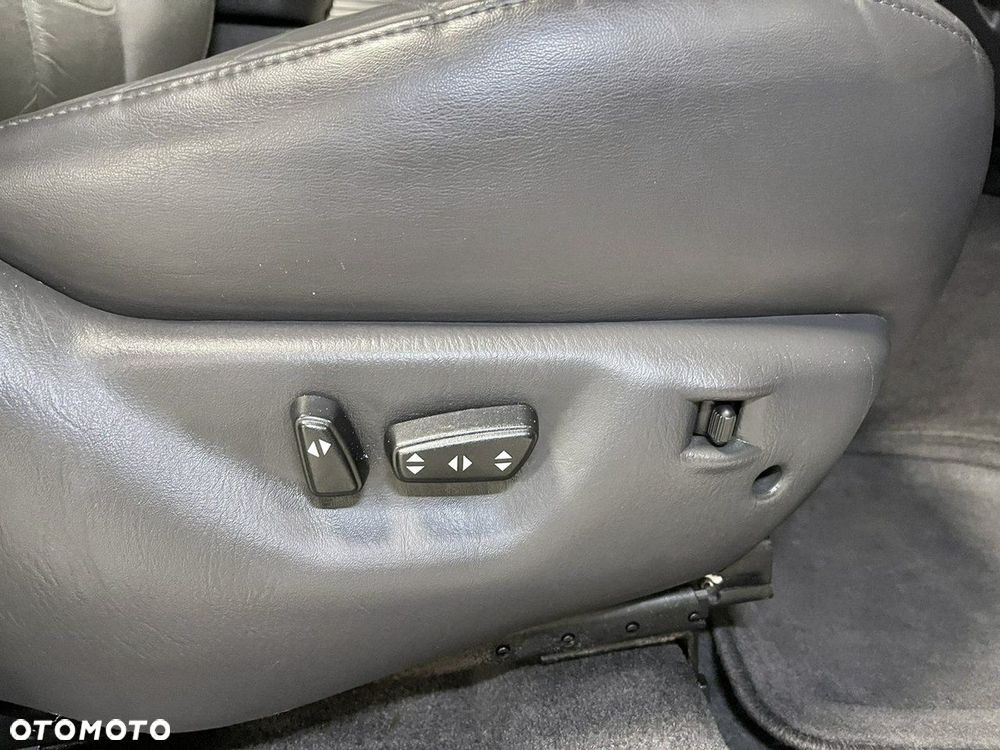 Jeep Grand Cherokee - 38