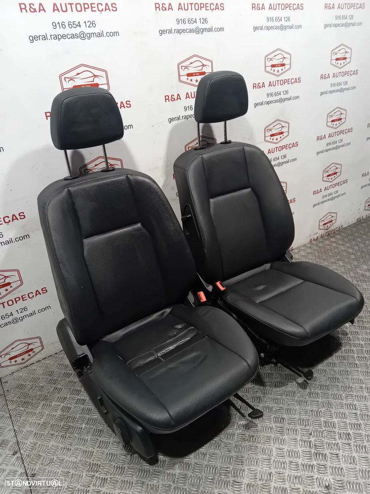 Conjunto de Bancos Mercedes Class C W204 Sedan em Pele Original - 13