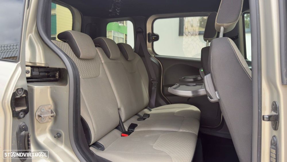 Ford Tourneo Courier 1.5 TDCi Titanium - 10