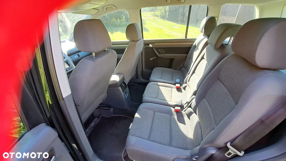 Volkswagen Touran - 10