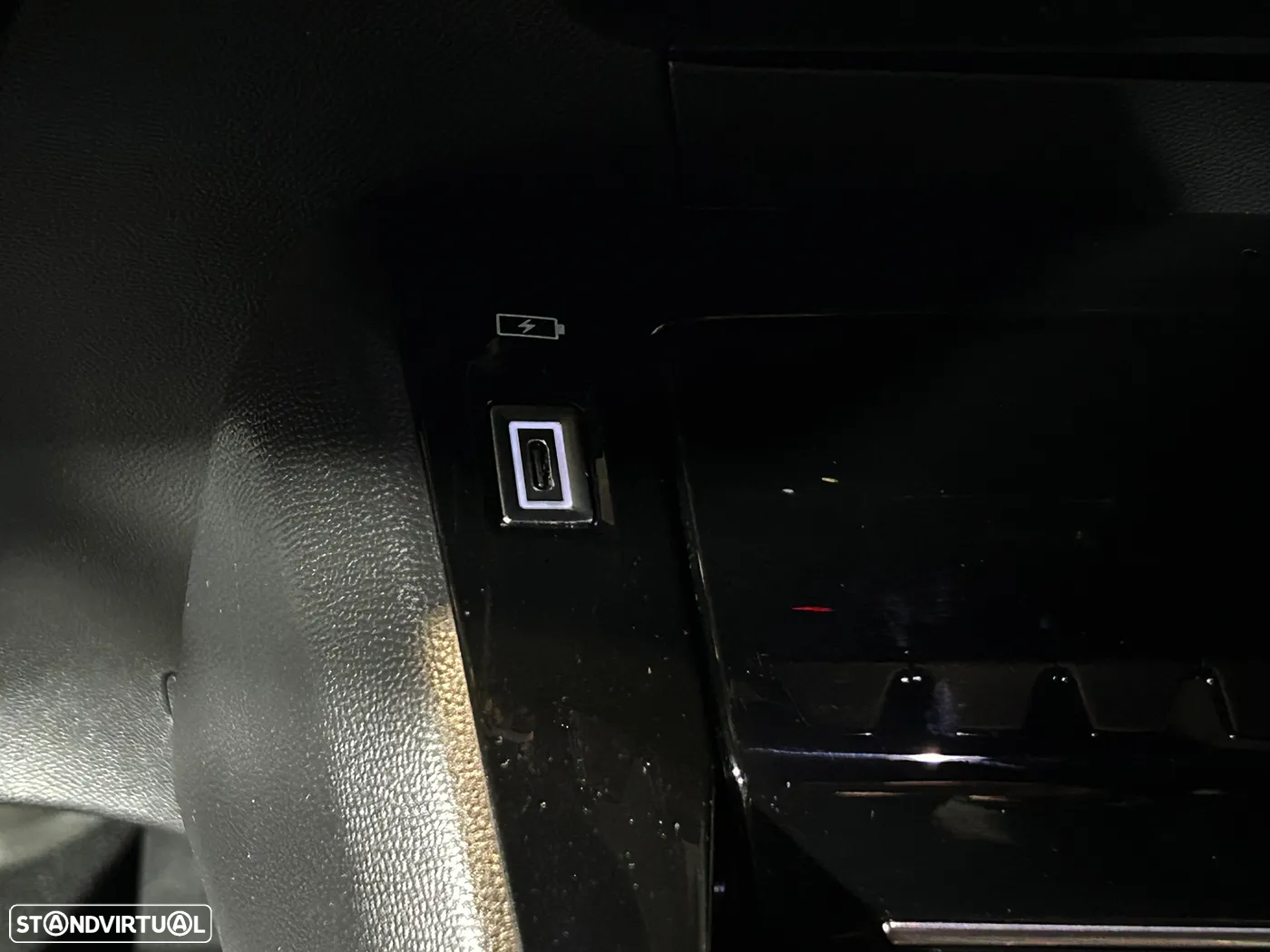 Peugeot 2008 1.2 PureTech Allure EAT8 - 27
