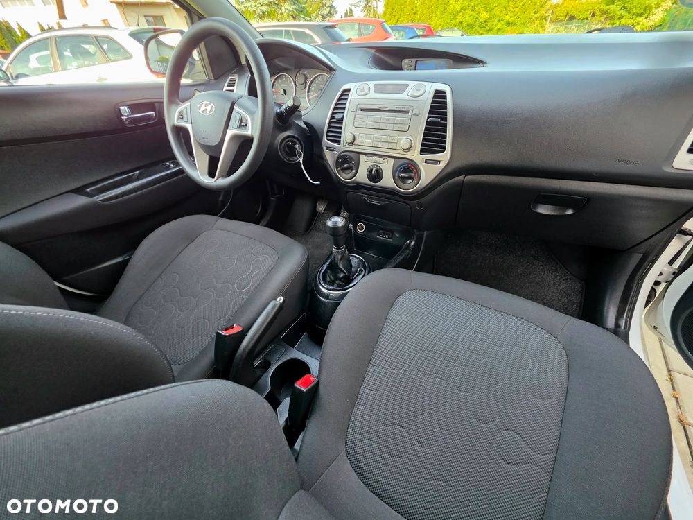 Hyundai i20 1.2 FIFA WM Edition - 11