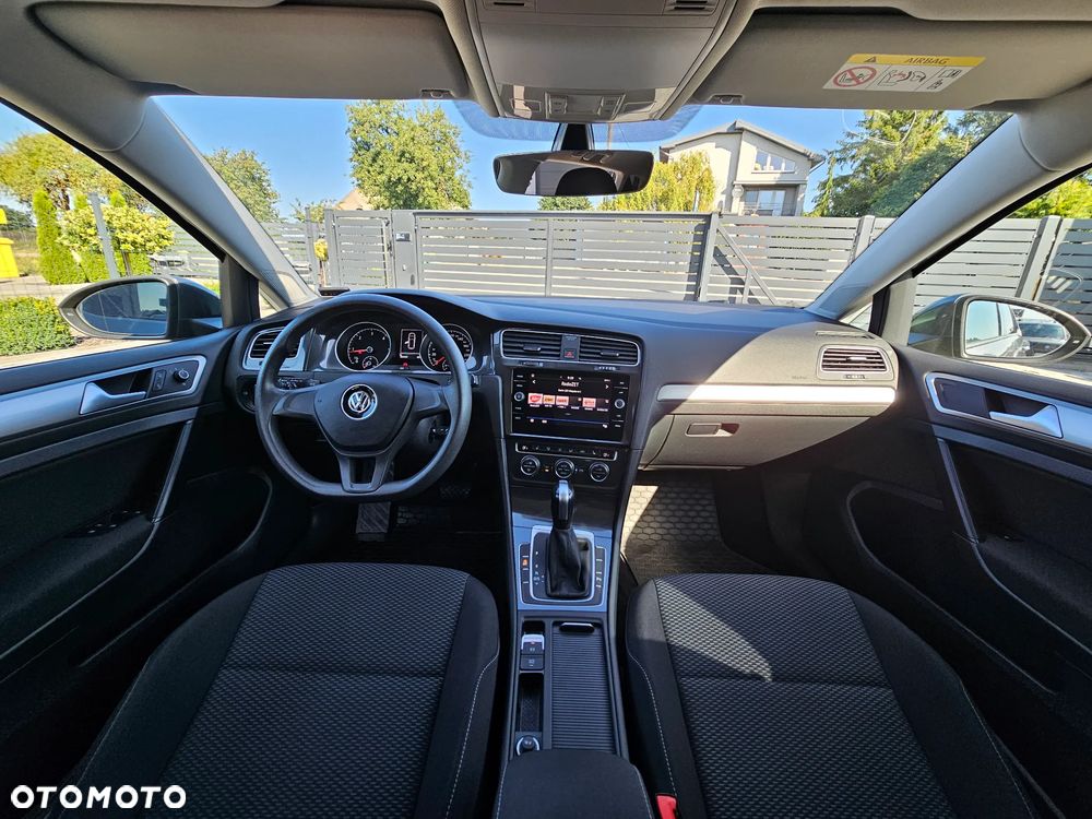 Volkswagen Golf - 28
