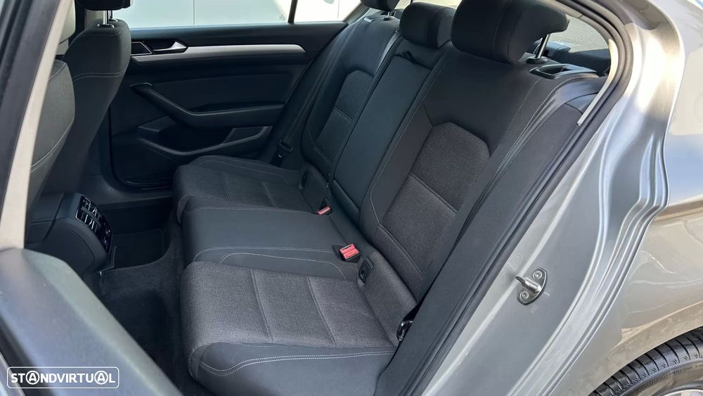 VW Passat 2.0 TDI Confortline - 19