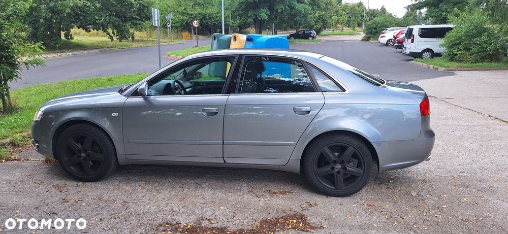 Audi A4 Limousine - 1