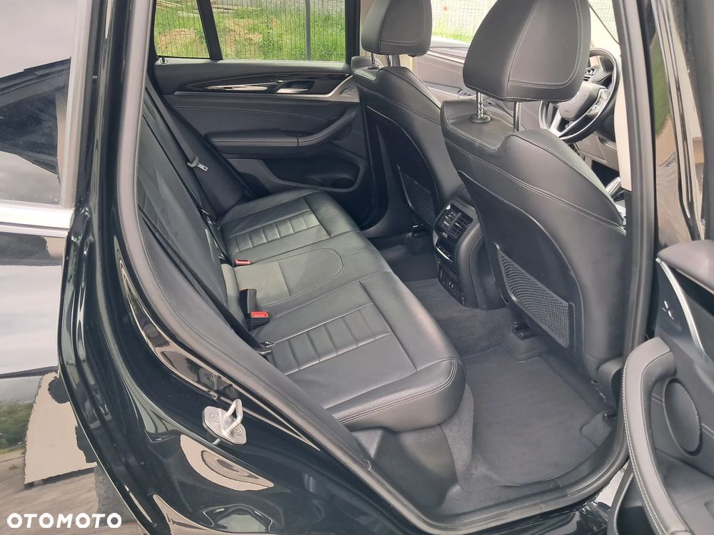BMW X3 sDrive18d - 22