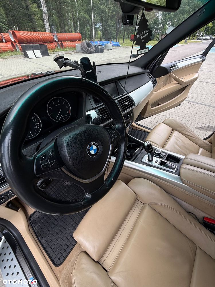 BMW X5 4.8i xDrive - 15