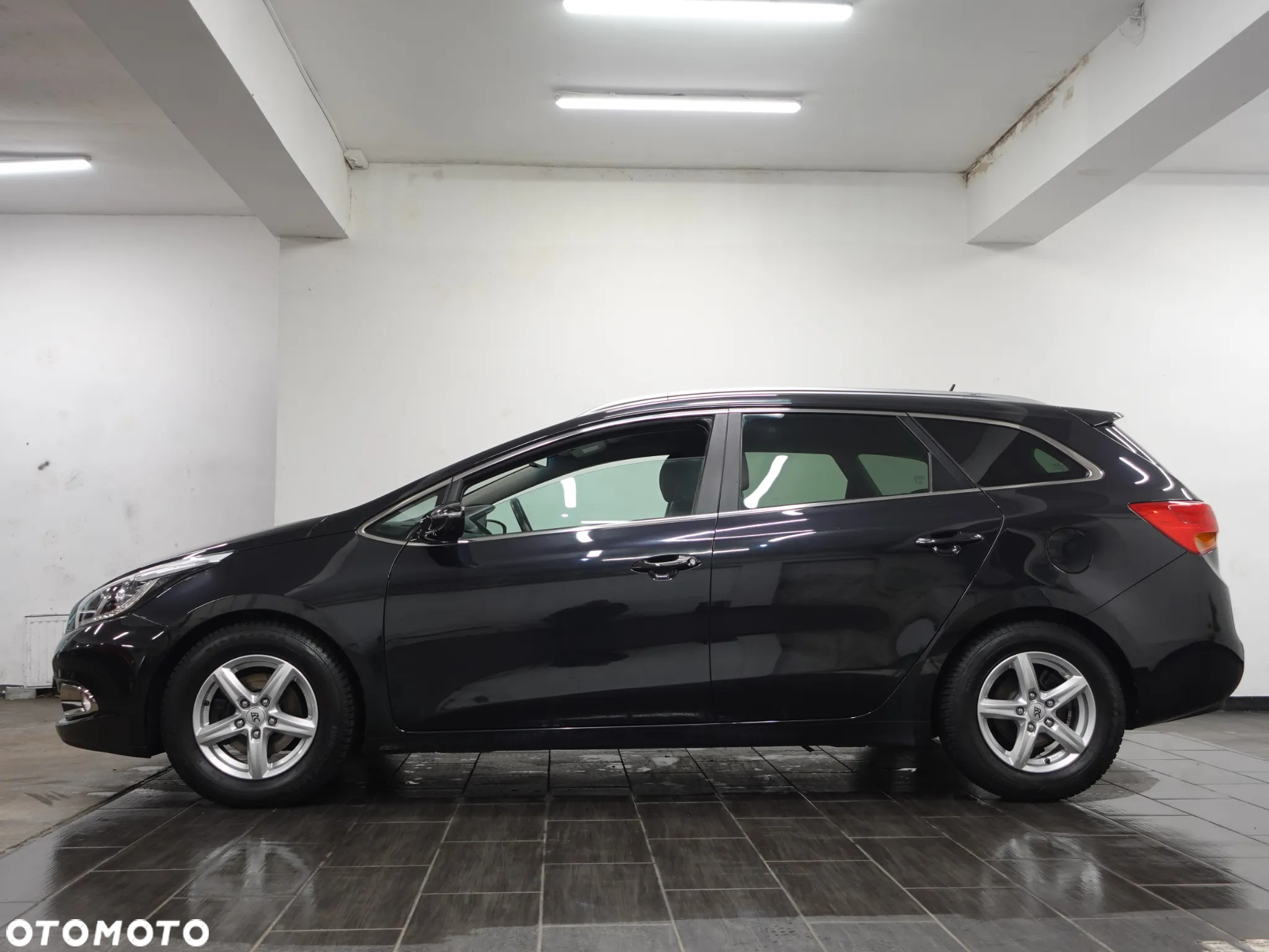 Kia Ceed 1.6 GDI ISG SW Spirit - 5
