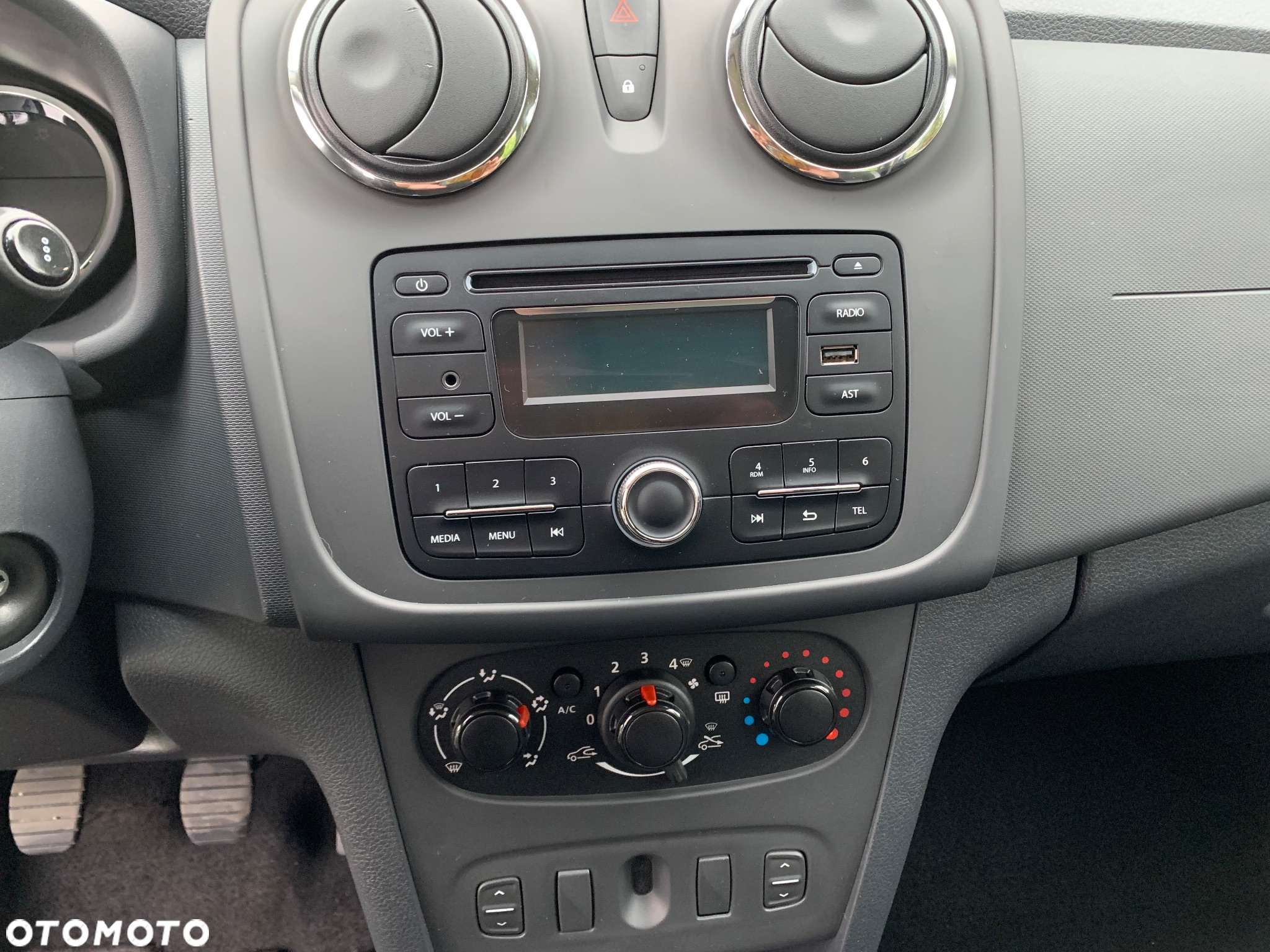Dacia Sandero 1.2 16V 75 Celebration - 7