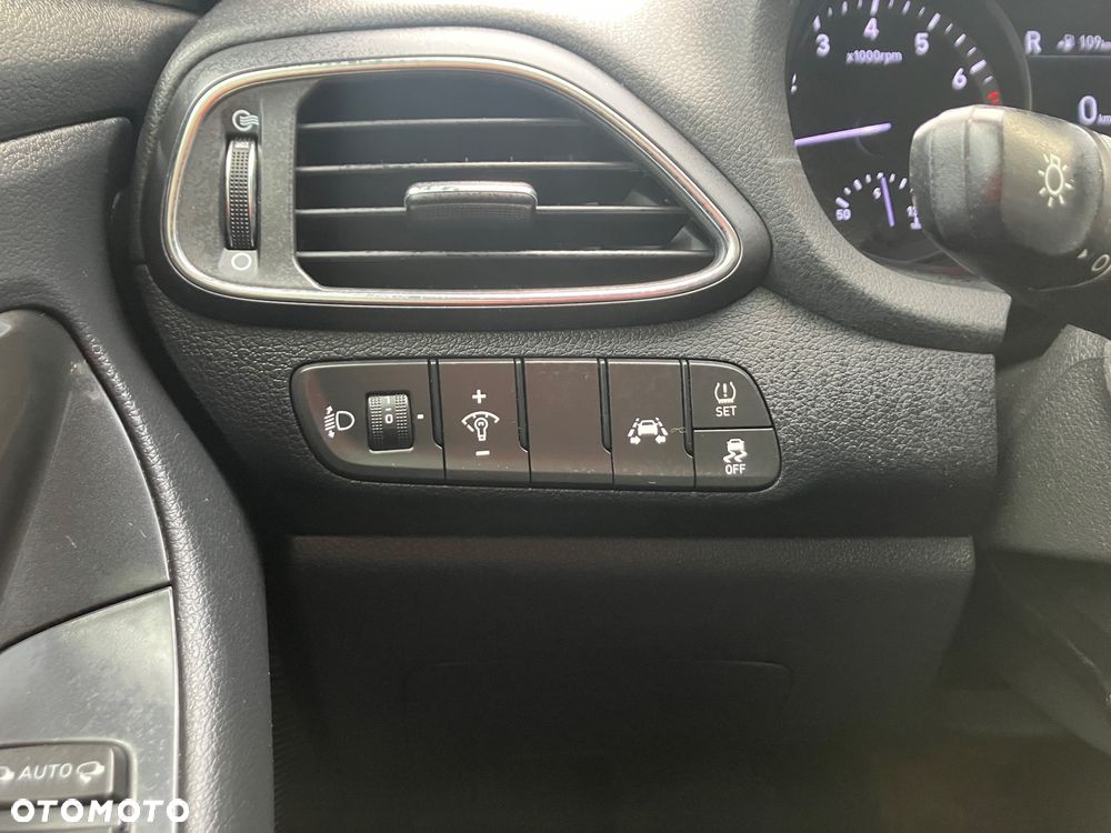 Hyundai i30 Kombi 1.4 Passion - 13