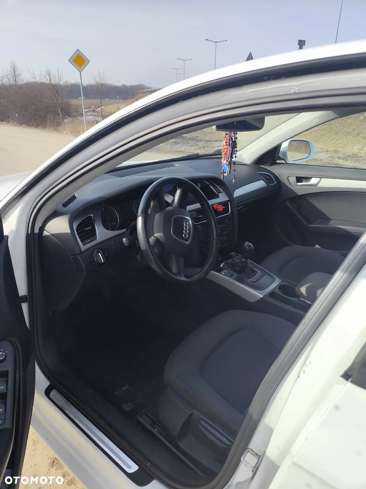 Audi A4 Limousine - 8