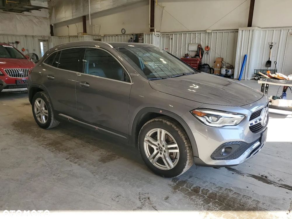 Mercedes-Benz GLA 250 4-Matic - 5