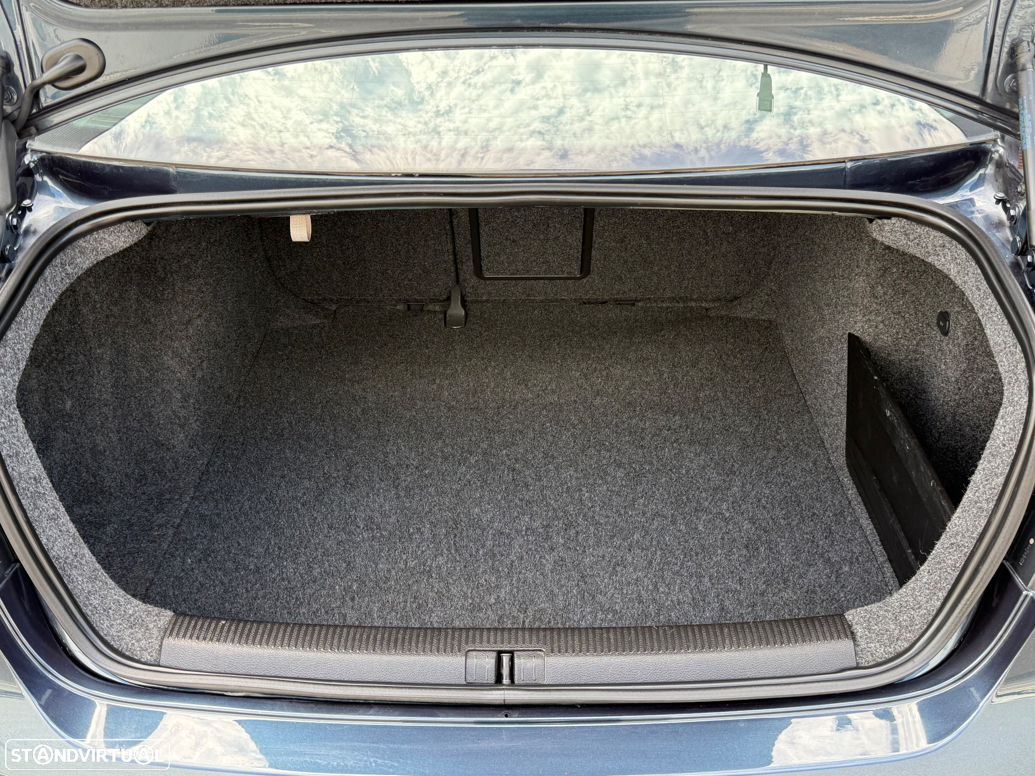 VW Jetta 1.9 TDi BlueM. Confortline - 25